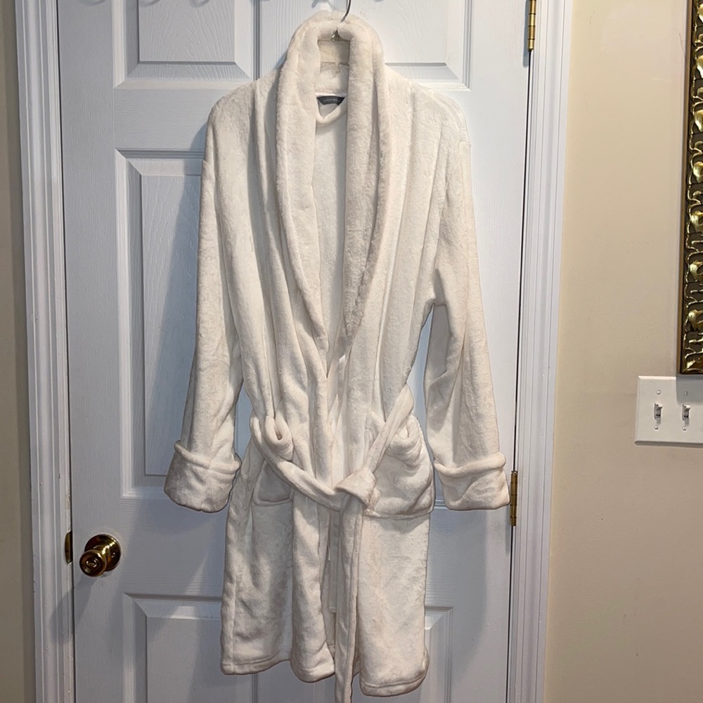 Legacy & Main White Super Soft 1 Size Robe